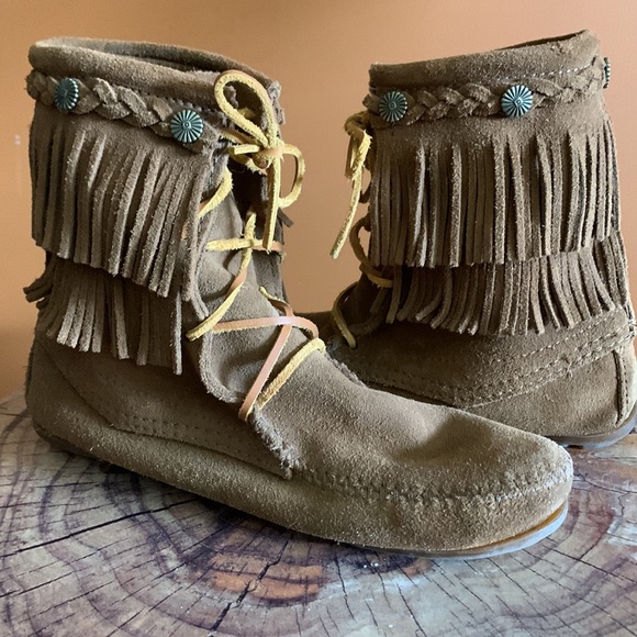 Minnetonka leather moccasins HOST PICK - Picture 1 of 7